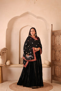 Nazuk Kinari Mayur