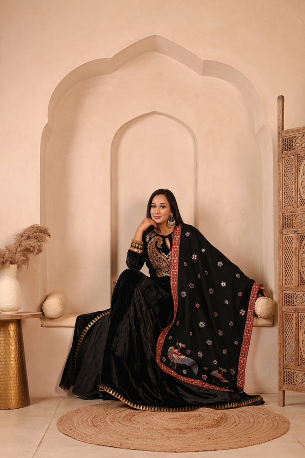 Nazuk Kinari Mayur